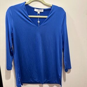 Blue 3/4 sleeved, v-neck jersey feel top